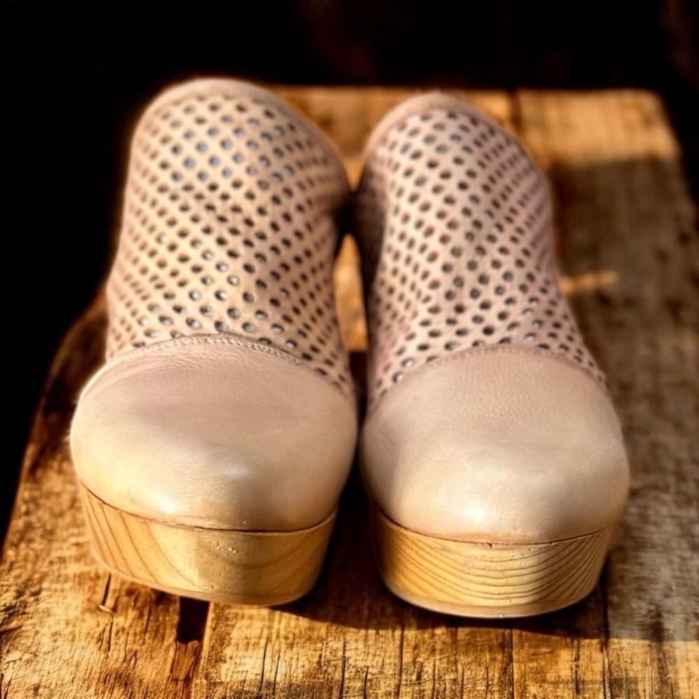 Free People NWB Size 38EU‎ peach pearl the Logan Leather Clogs - Picture 5 of 11